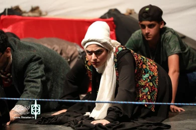 آژدهاک وارد می‌شود