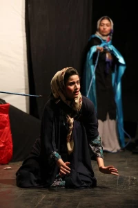 آژدهاک وارد می‌شود