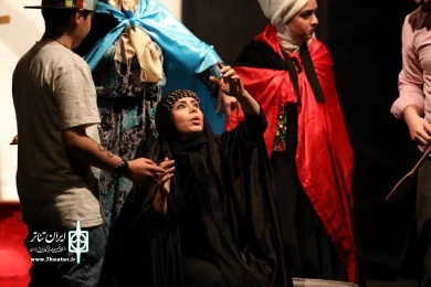 آژدهاک وارد می‌شود