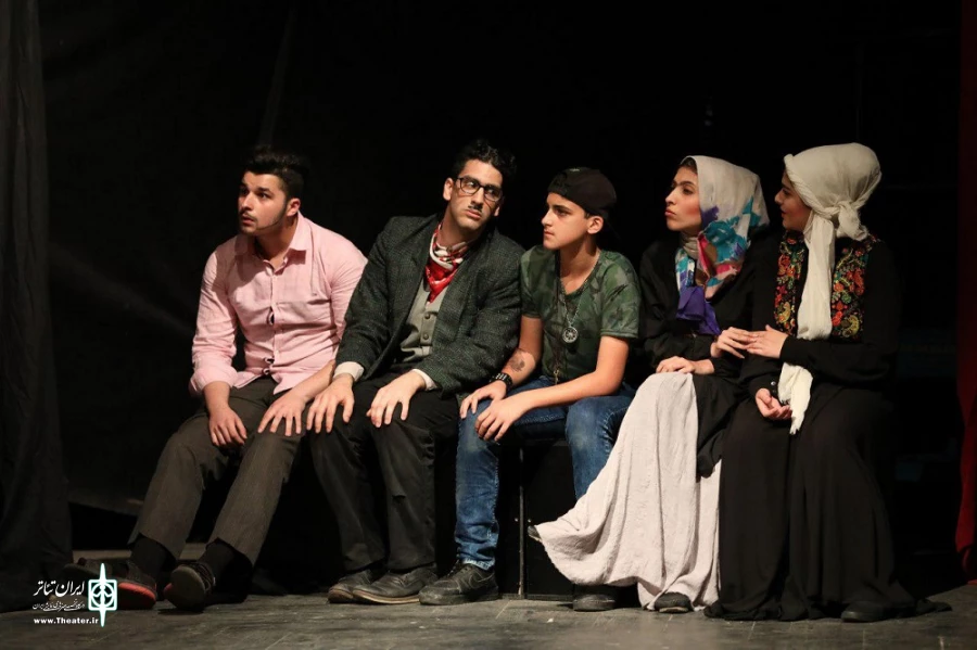 آژدهاک وارد می‌شود
