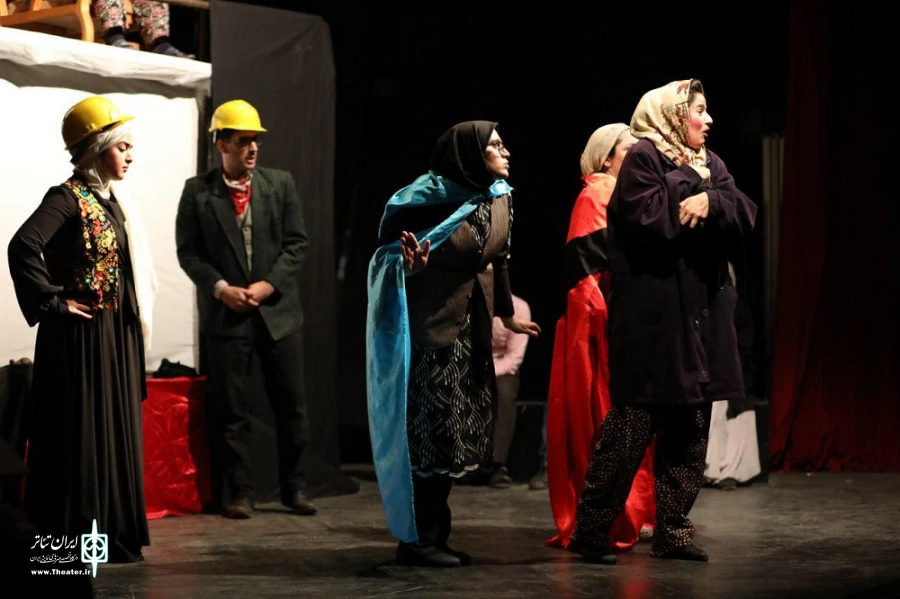 آژدهاک وارد می‌شود