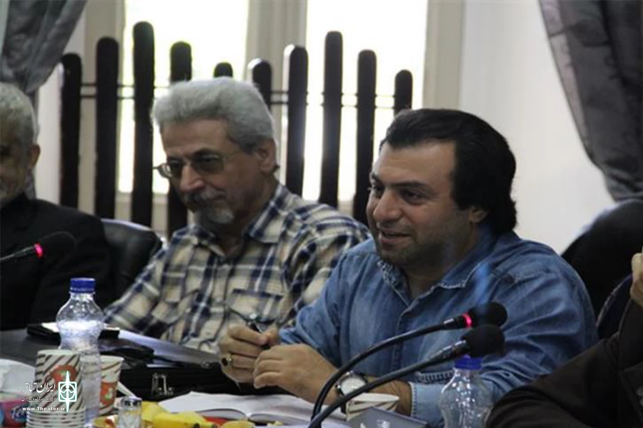 دیدار هنرمندان با اعضای شورای شهر