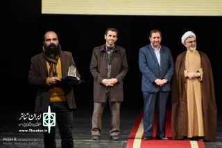 در اختتامیه جشنواره 36 تئاتر فجر

«روایت یک مرگ در خانه. وا. ده» از گیلان تقدیر شد