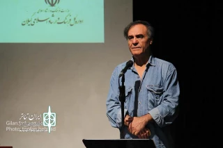 قطب‌الدین صادقی:

نیک‌ذاتی فخرایی بزرگترین فضیلت اوست
