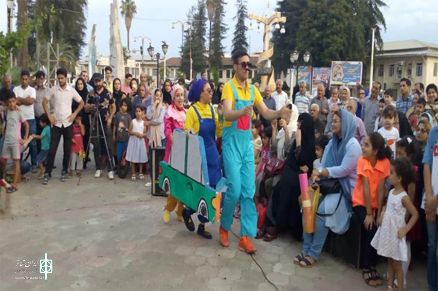 اجرای نمایش خیابانی «پوپک و پادشاه سرزمین زباله‌ها» در رودسر 2