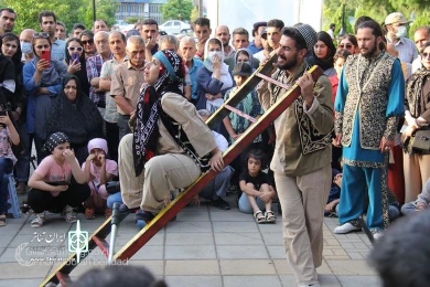 نخستین روز جشنواره تئاتر خیابانی شهروند لاهیجان