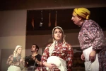 خوانش تحلیل پساساختارگرایانه بر نمایش پستچی پابلو نرودا  به کارگردانی علیرضا کوشک جلالی در رشت 4
