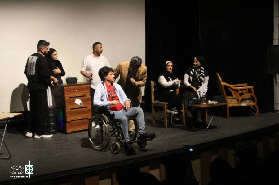 در حوزه تاتر معلولین سالن مناسب  ومکان تمرین مناسب معلولین  
وجود ندارد 2